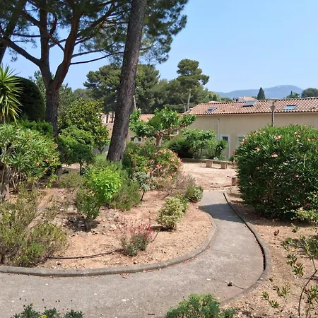 Les Pins De La Apartment